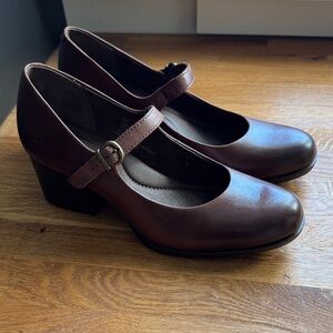 NWOT Women's Brown Kiki Mary Jane Heels